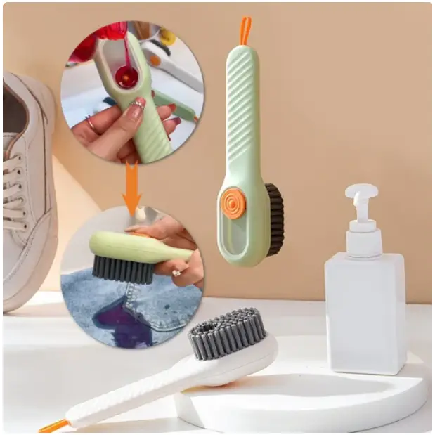 Brosse de nettoyage des chaussures avec distributeur de liquide